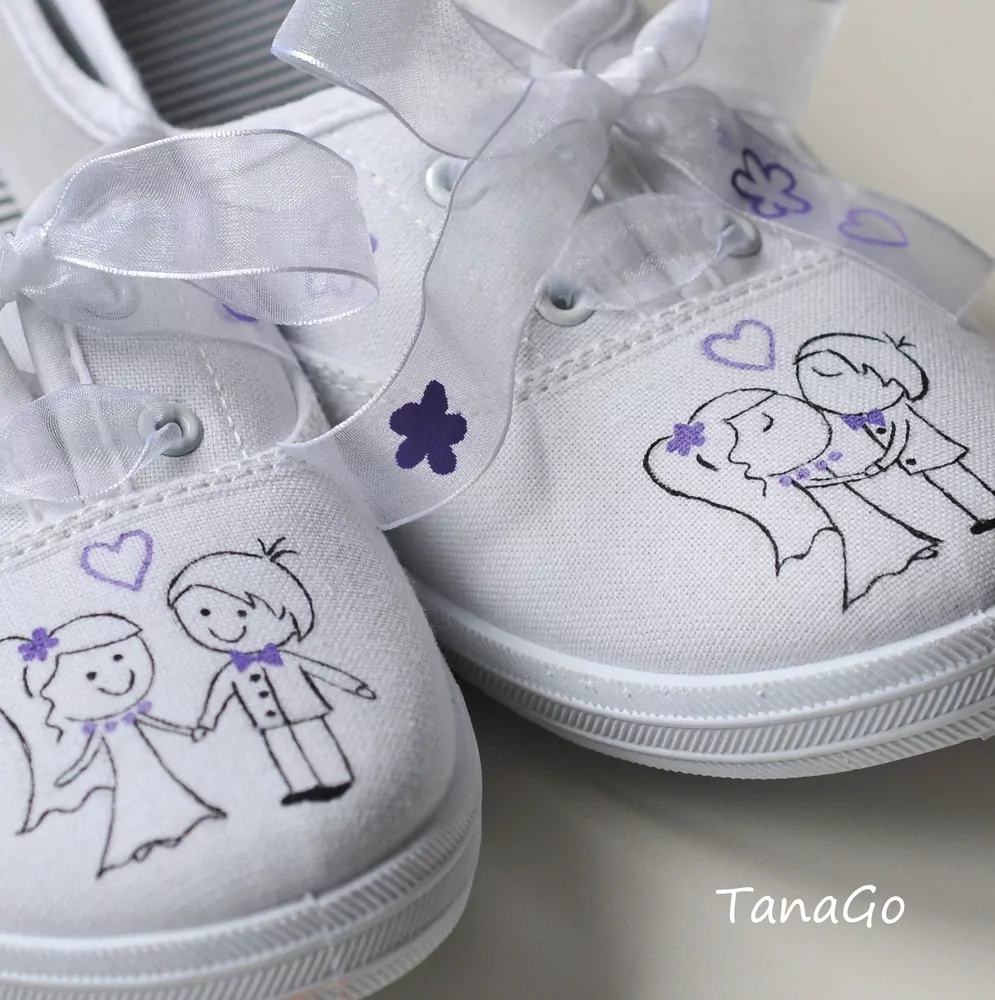 Svatební tenisky s fialovou, chlapečkem a kočičkou