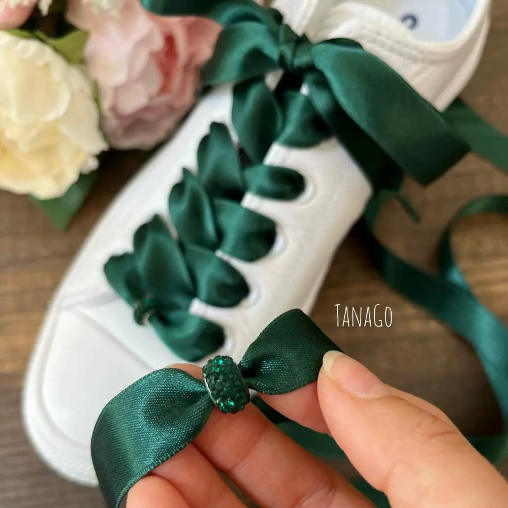 Zelené tkaničky do nízkých converse s třpytivým průvlekem