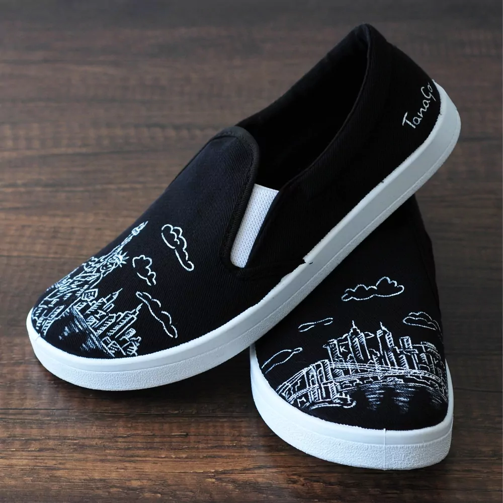 BAREFOOT slip on New York