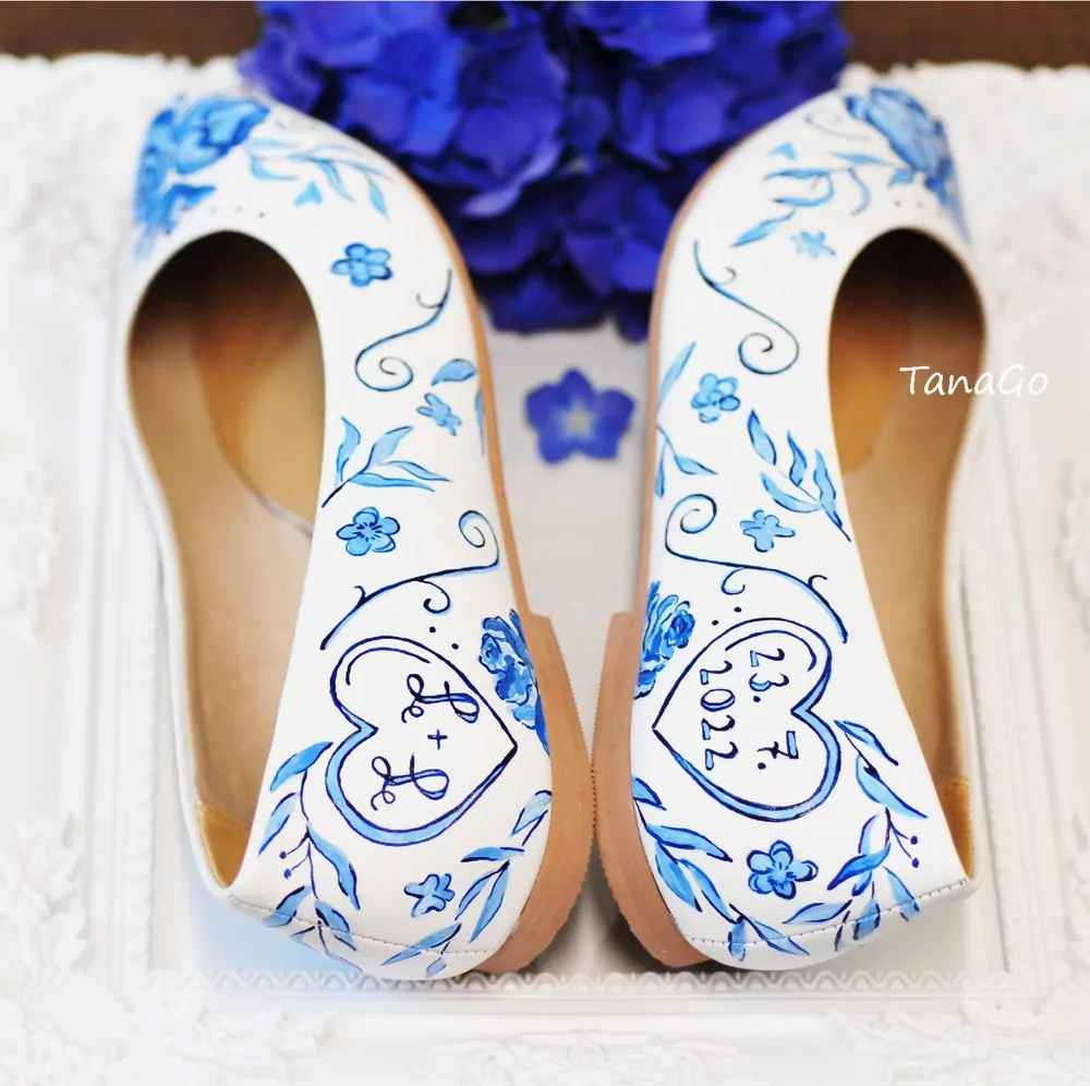 Svatební malované baleríny s modrými květy