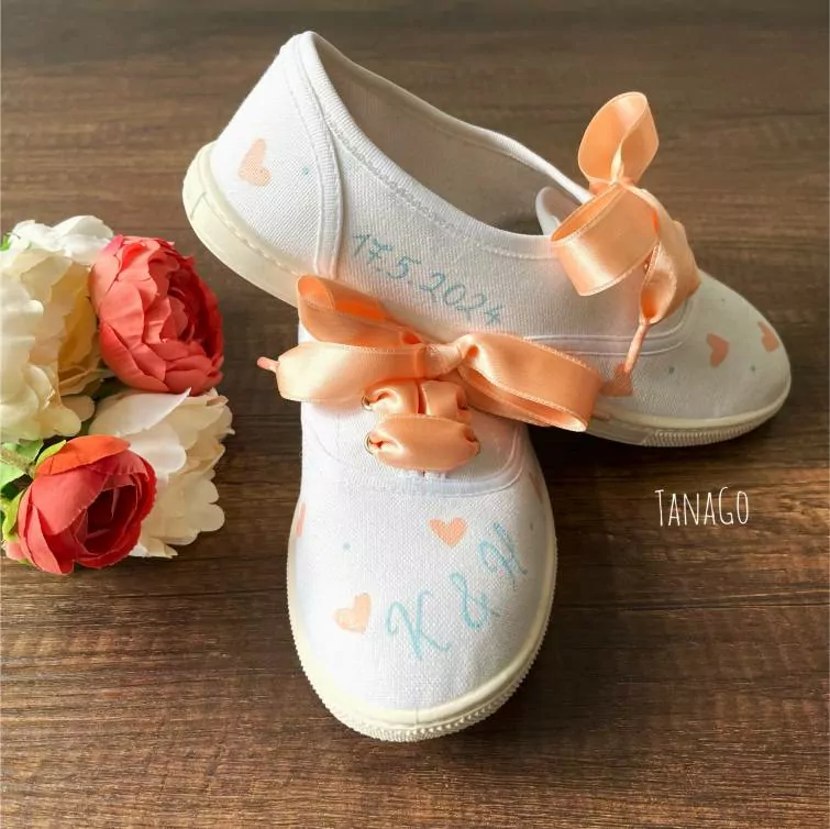 Svatební boty se srdíčky Peach Fuzz