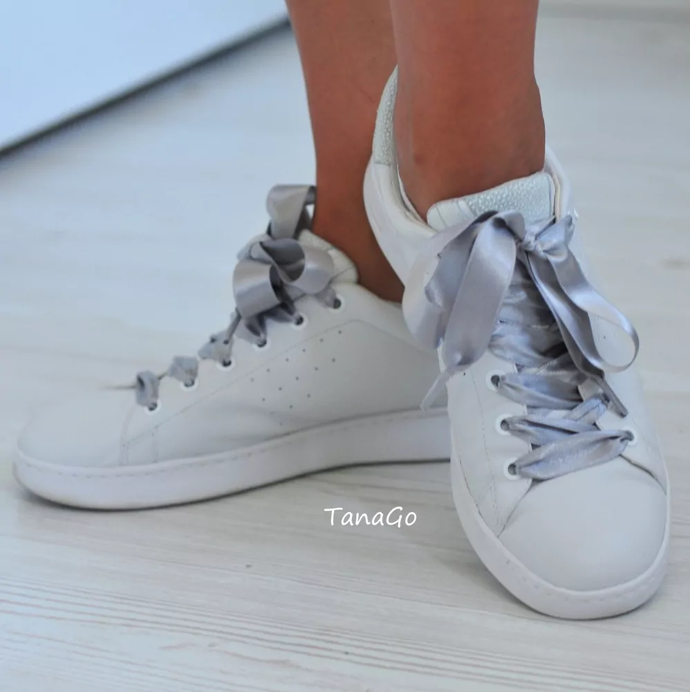 Stříbrné saténové tkaničky no.5