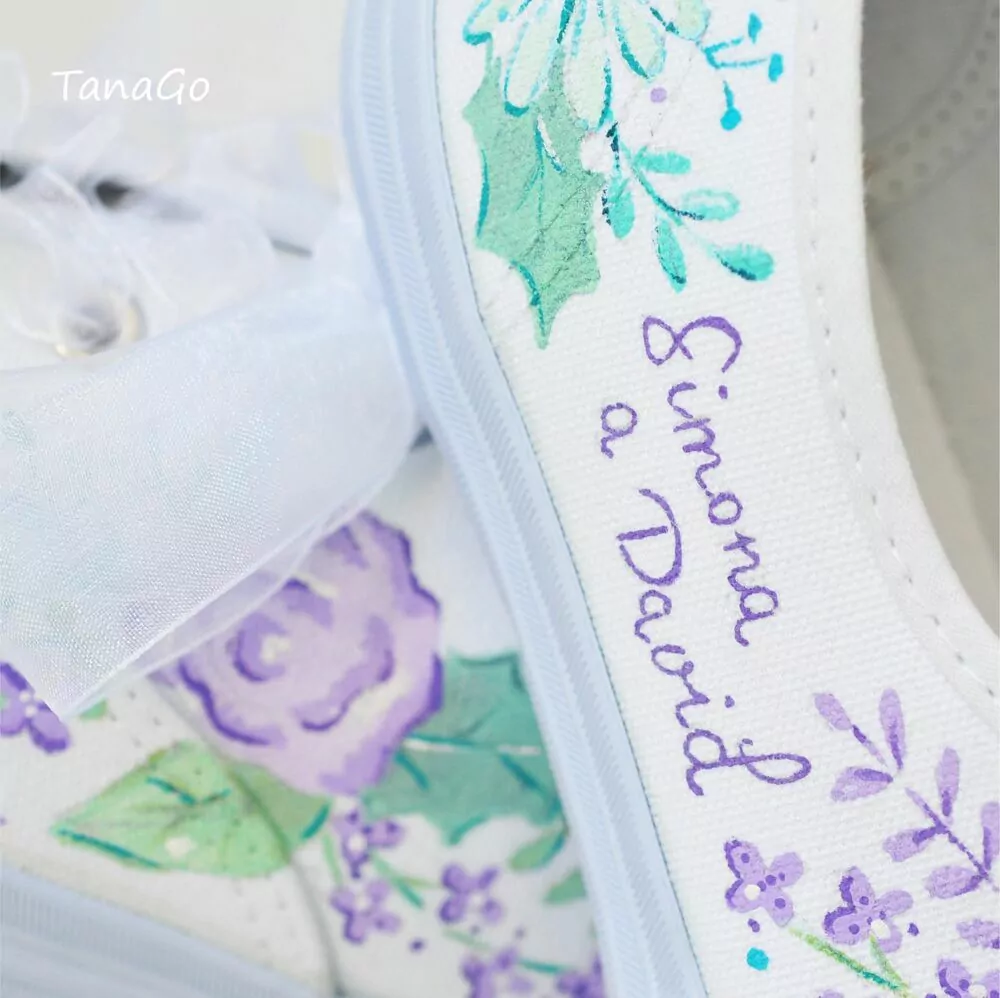 Svatební tenisky s fialovo mentolovými květy