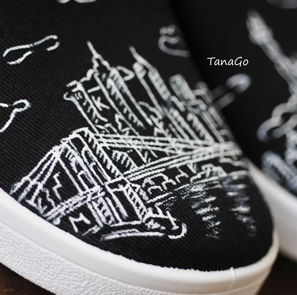 BAREFOOT slip on New York