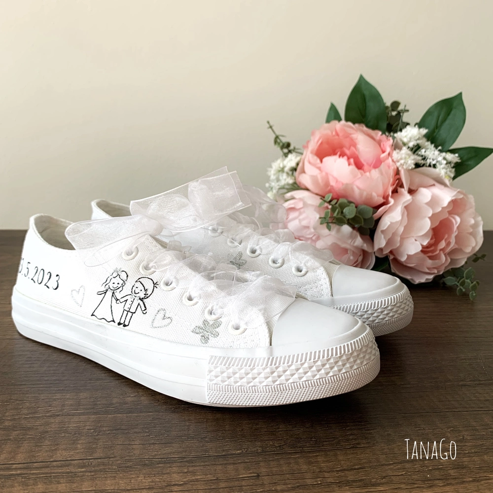 Boty na svatbu bílé se stříbrnou