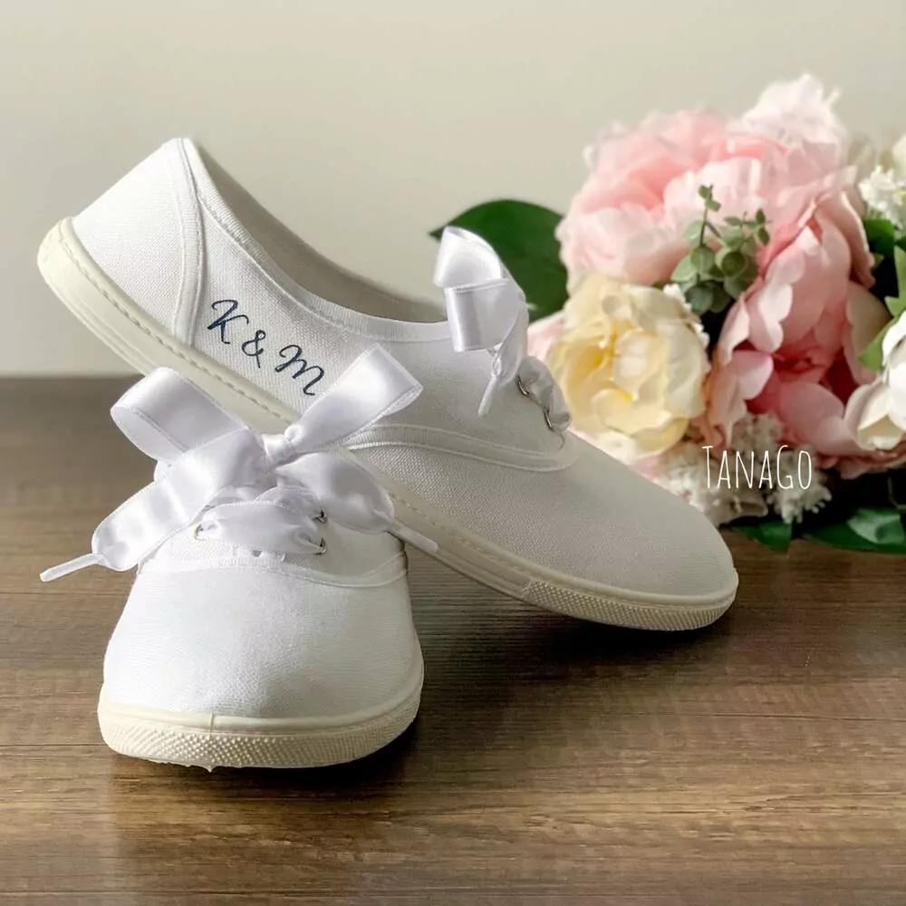Svatební tenisky s monogramem v bílé
