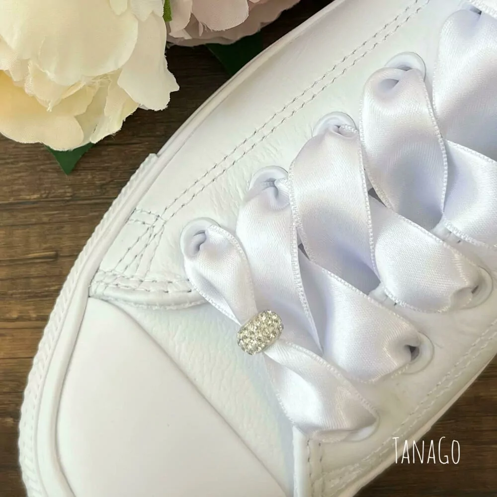 Bílé tkaničky do nízkých converse s třpytivým průvlekem