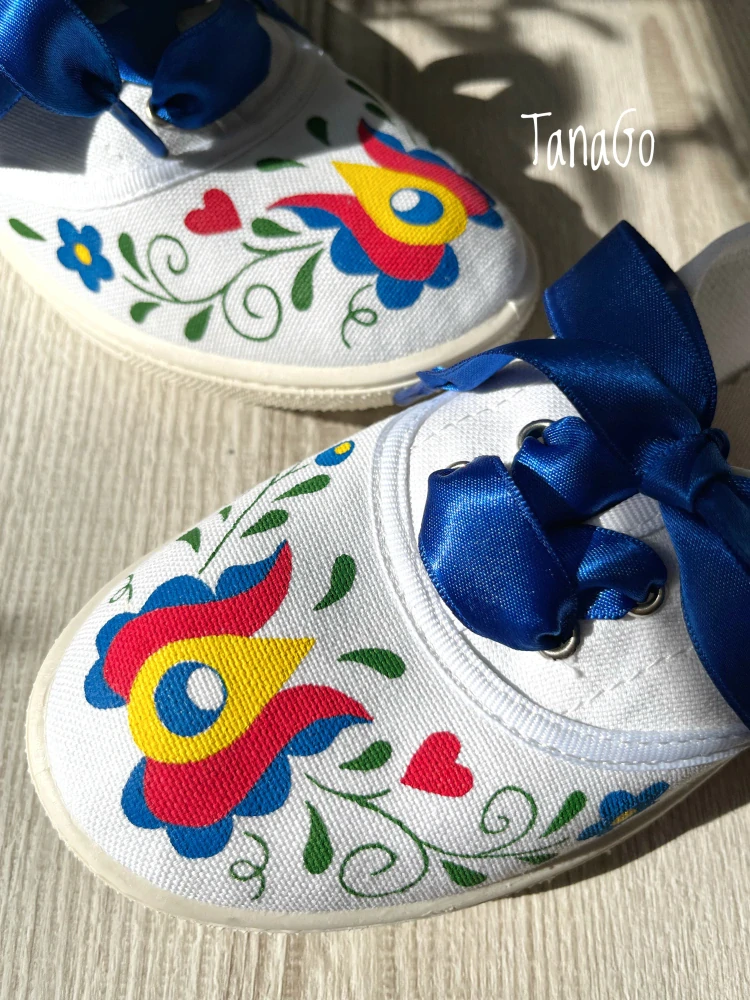 Tenisky s folklorním vzorem