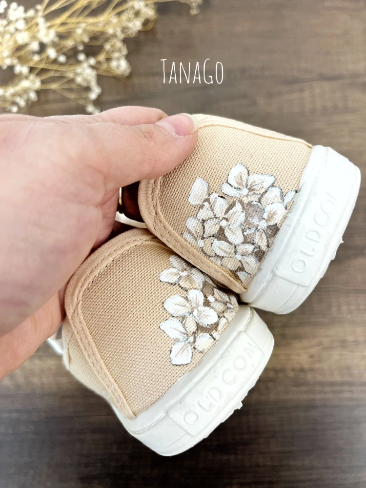 Béžové tenisky s květy