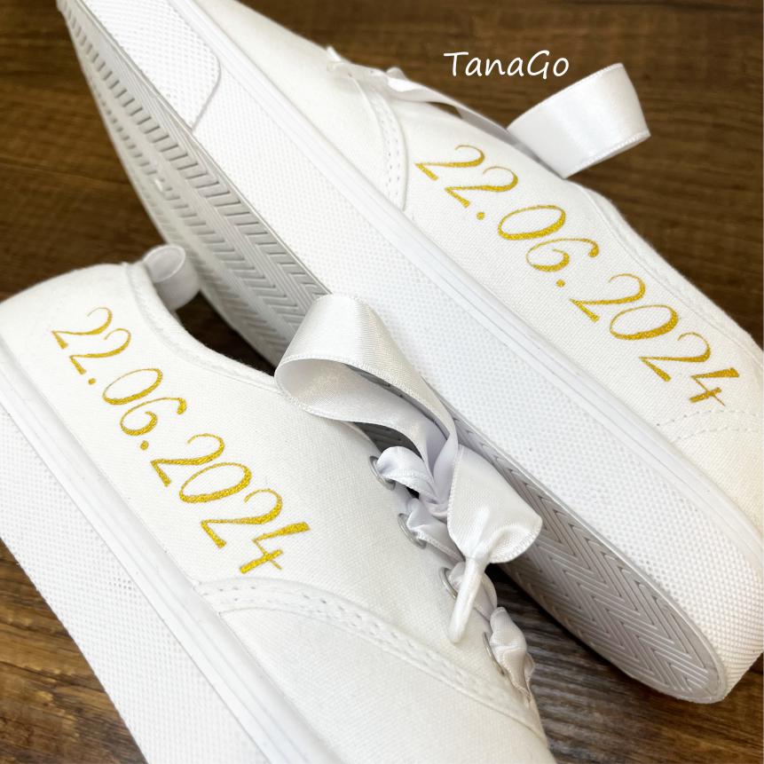 Tenisky s nápisem Nevěsta zlatá