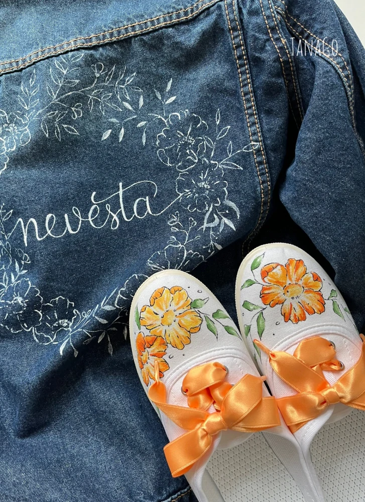 Tenisky s květy v barvě na přání