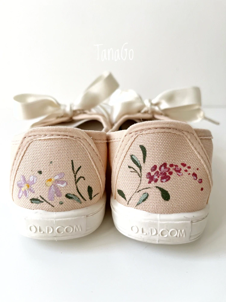 Béžové tenisky s květy