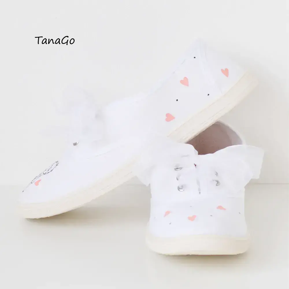 Něžné svatební tenisky v broskvové