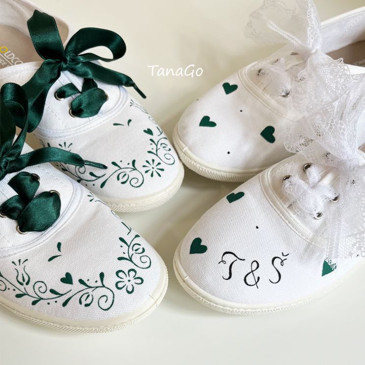 Tenisky na svatbu se smaragdovou