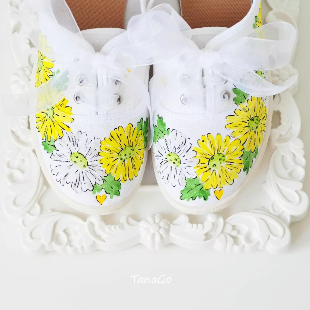 Svatební tenisky se žlutými květy