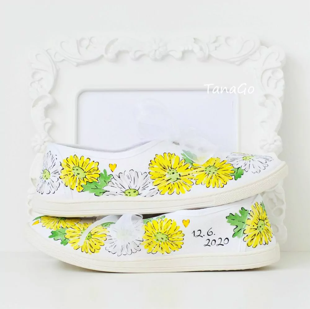 Svatební tenisky se žlutými květy