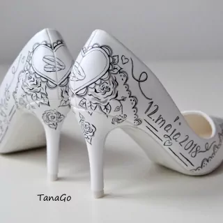 Růže v krajkách v černobílé