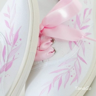 Tenisky s růžovými větvičkami