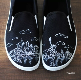 BAREFOOT slip on New York