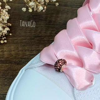 Světle růžové tkaničky do nízkých converse s třpytivým průvlekem