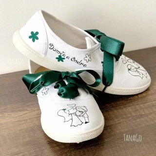 Svatebni tenisky se smaragdovou barvou