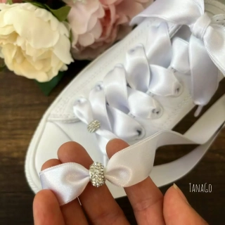 Bílé tkaničky do nízkých converse s třpytivým průvlekem