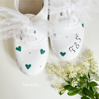 Tenisky na svatbu se smaragdovou